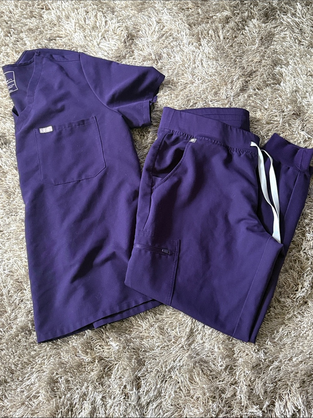 Figs Women’s Deep Purple Scrub Set with Drawstring Joggers Size Large